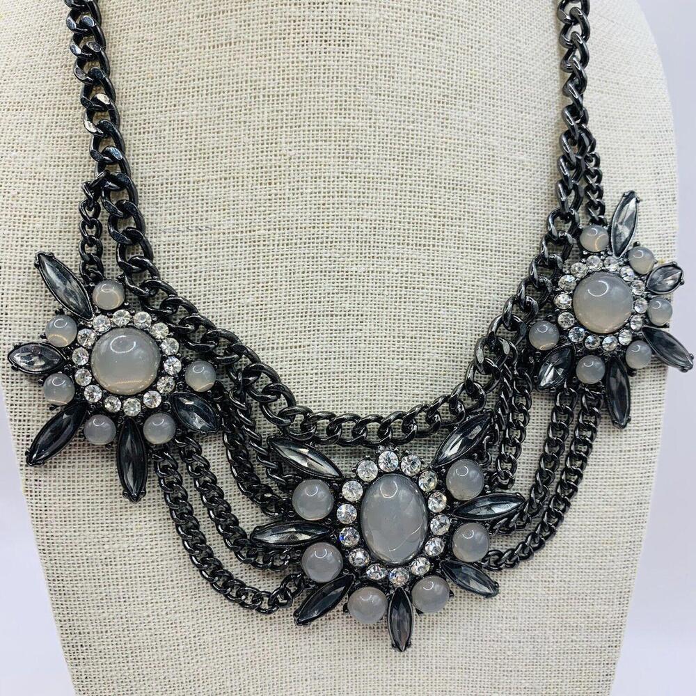 Womens Chunky Necklace Floral Design Rhinestone Smoky Gray And Black Stones 18"‌